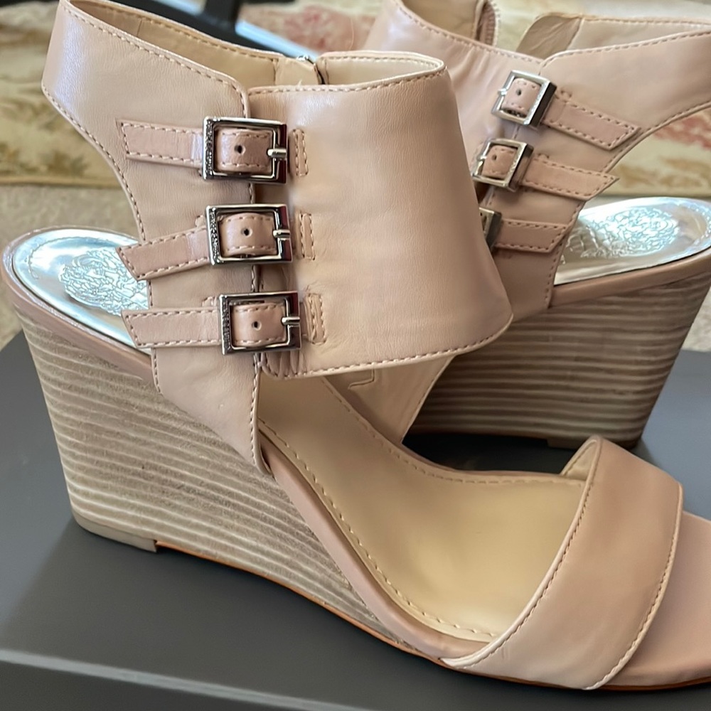 NIB Vince Camuto Size 8 Wedge Sandals / Color - Sandbar